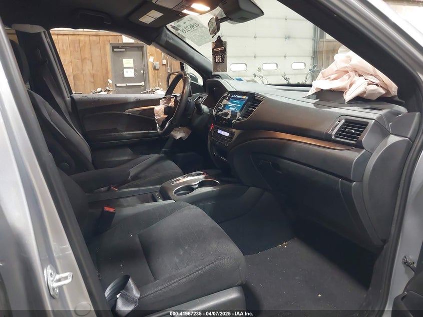 2022 HONDA PILOT VIN: 5FNYF6H32NB068845