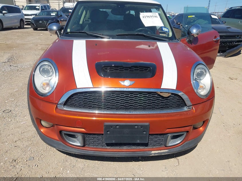 2012 MINI COOPER S VIN: WMWSV3C56CTY26211