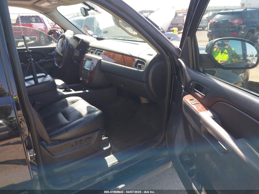 2013 CHEVROLET SUBURBAN VIN: 1GNSCJE0XDR255326