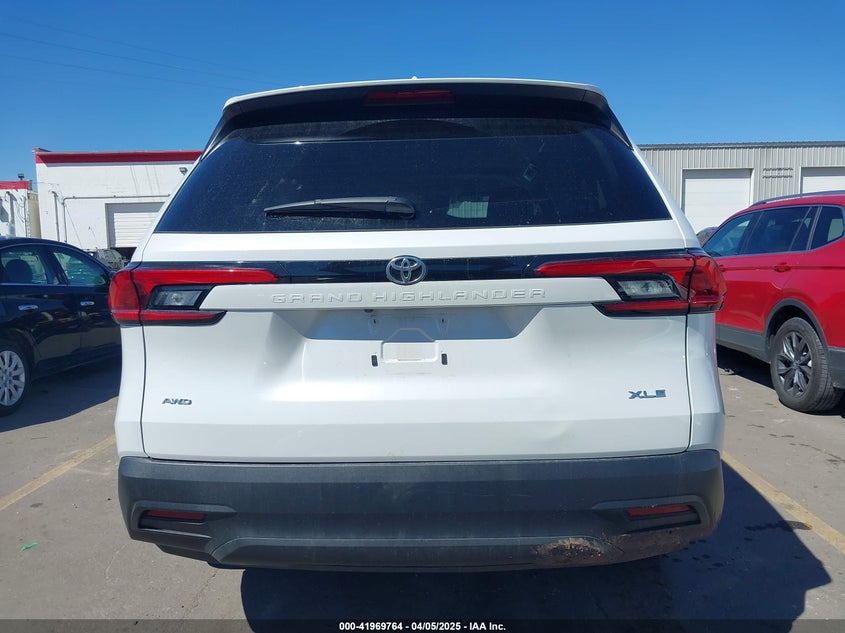 2024 TOYOTA GRAND HIGHLANDER VIN: 5TDAAAB51RS025015