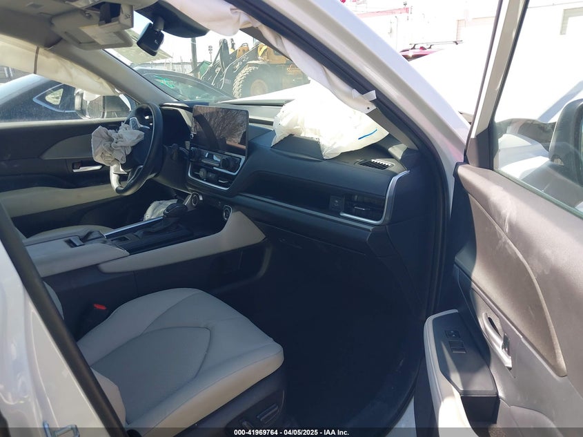 2024 TOYOTA GRAND HIGHLANDER VIN: 5TDAAAB51RS025015