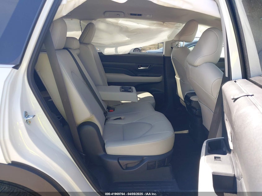 2024 TOYOTA GRAND HIGHLANDER VIN: 5TDAAAB51RS025015