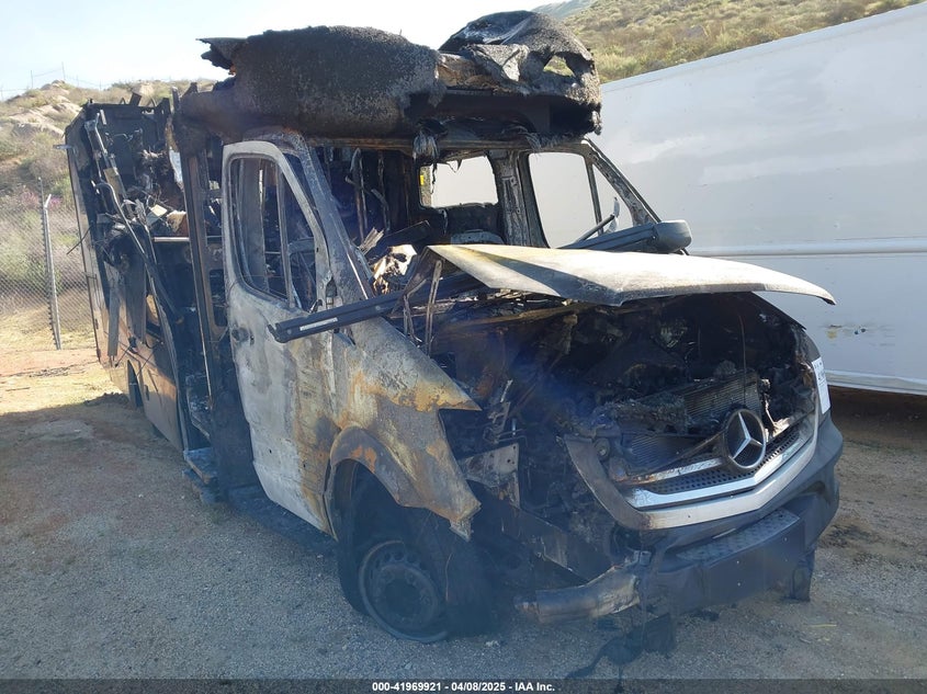 WDAPF4CC6F9620692 2015 MERCEDES-BENZ SPRINTER photo no. 2