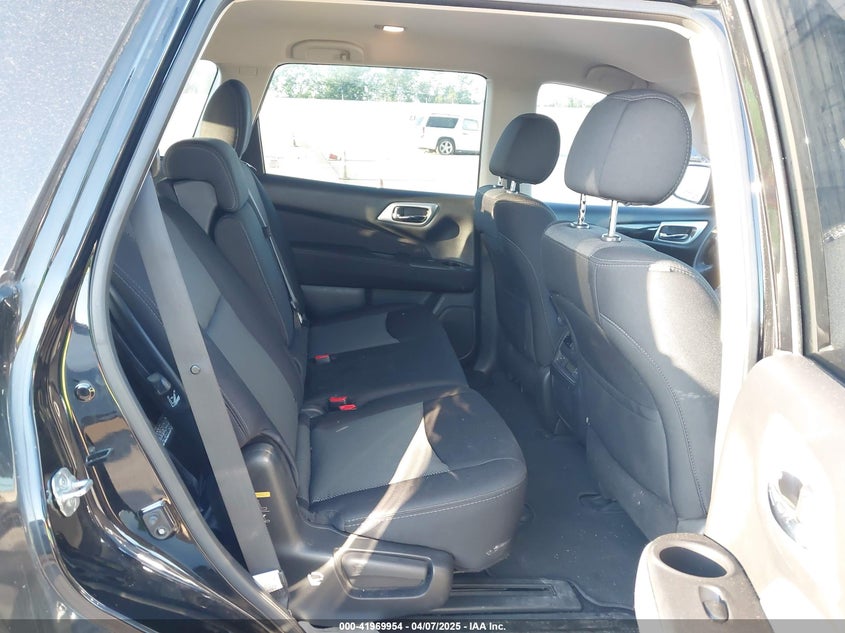 2017 NISSAN PATHFINDER VIN: 5N1DR2MN8HC914155