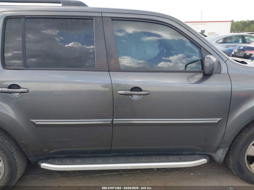 2011 HONDA PILOT VIN: 5FNYF3H69BB023003