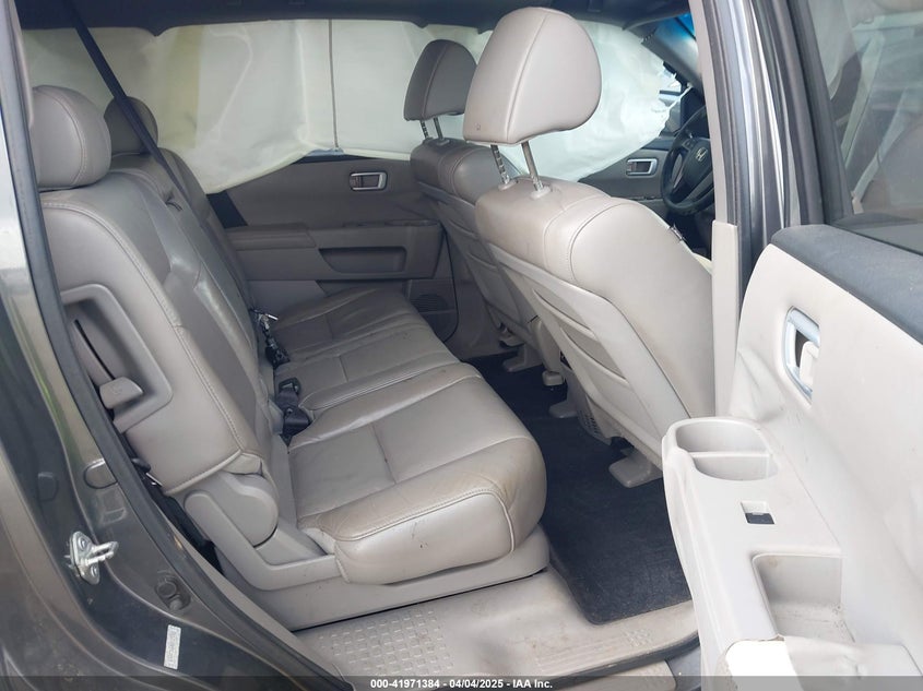 2011 HONDA PILOT VIN: 5FNYF3H69BB023003