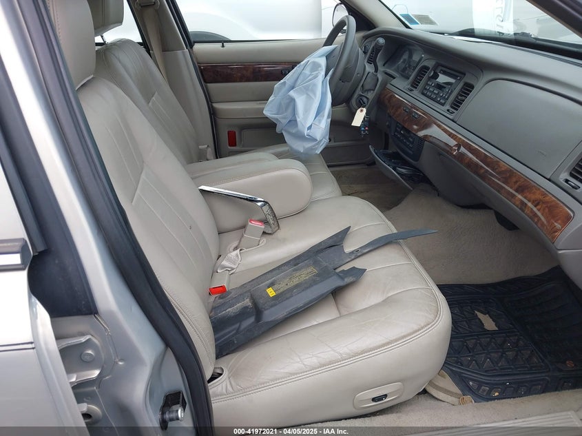 2008 MERCURY GRAND MARQUIS VIN: 2MEHM75VX8X636053