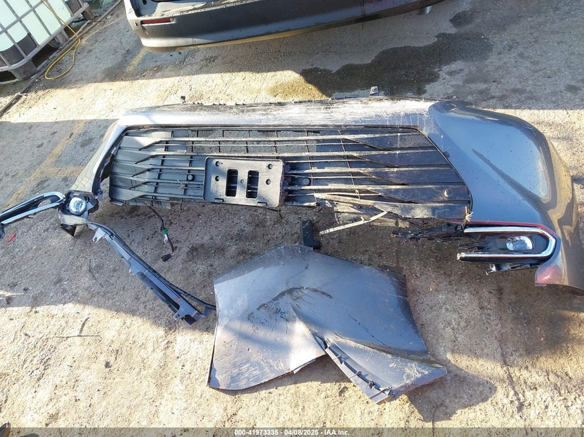 VIN 5TDJRKEC6RS217300 2024 TOYOTA SIENNA XLE