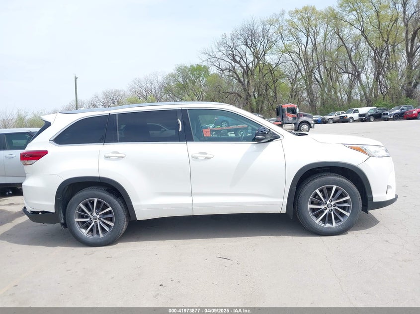 VIN 5TDJZRFHXHS515396 2017 TOYOTA HIGHLANDER XLE