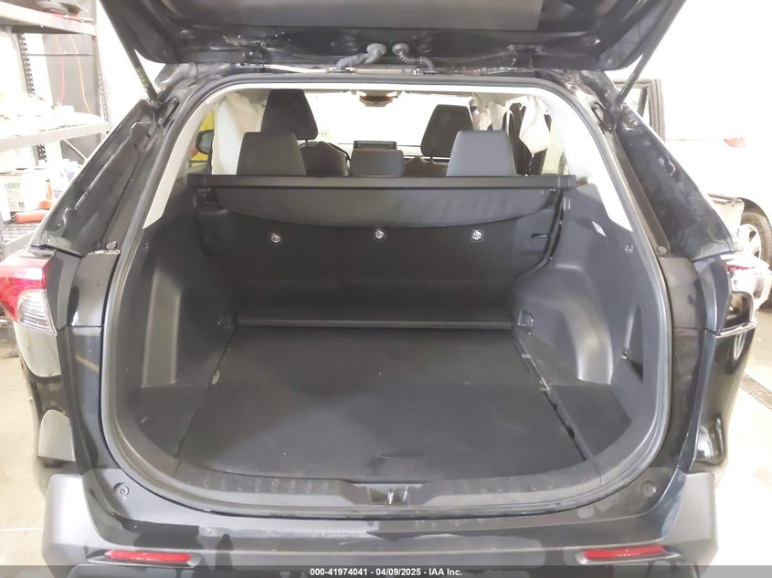 VIN 2T3P1RFV1KW052156 2019 TOYOTA RAV4 XLE