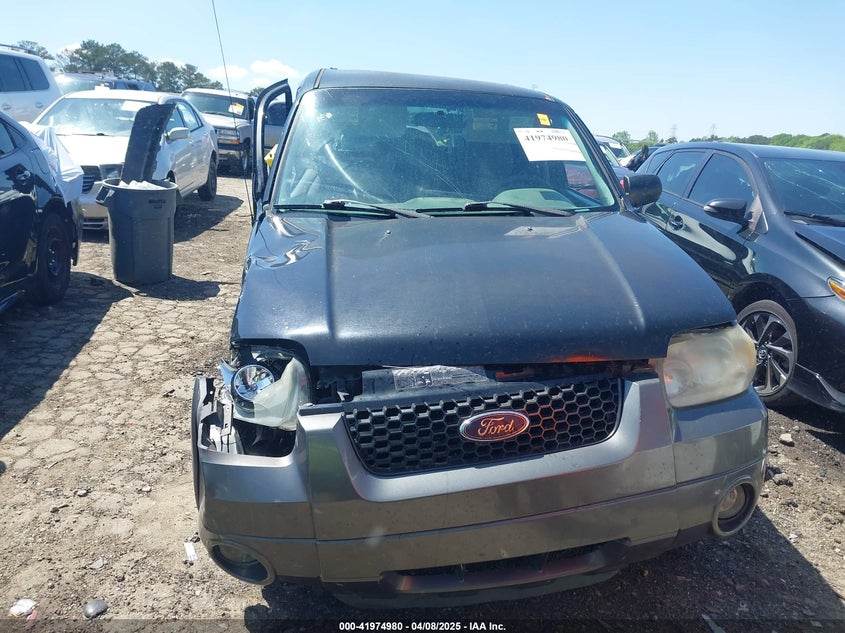 1FMYU03155KA69236 2005 FORD ESCAPE photo no. 12