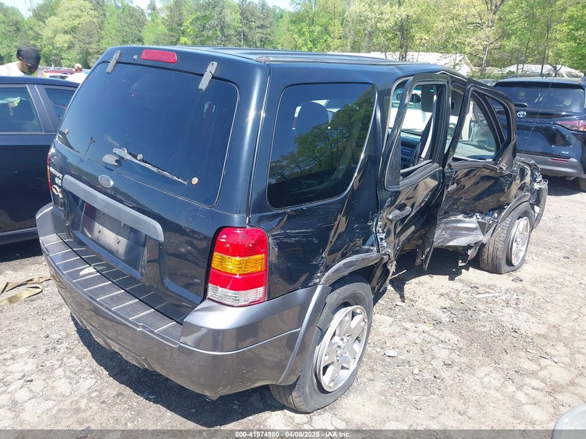 1FMYU03155KA69236 2005 FORD ESCAPE photo no. 4