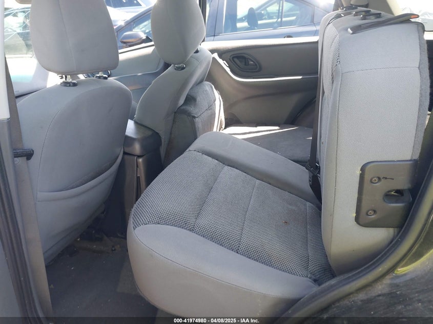 1FMYU03155KA69236 2005 FORD ESCAPE photo no. 8