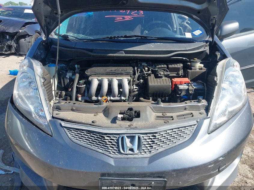 2011 HONDA FIT VIN: JHMGE8H64BC022557