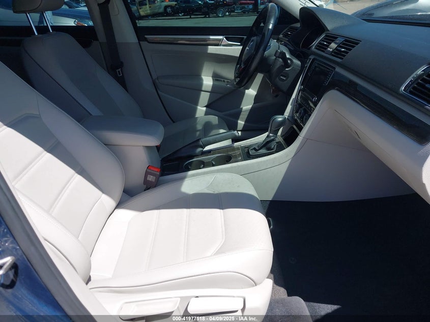 2018 VOLKSWAGEN PASSAT VIN: 1VWBA7A37JC033694