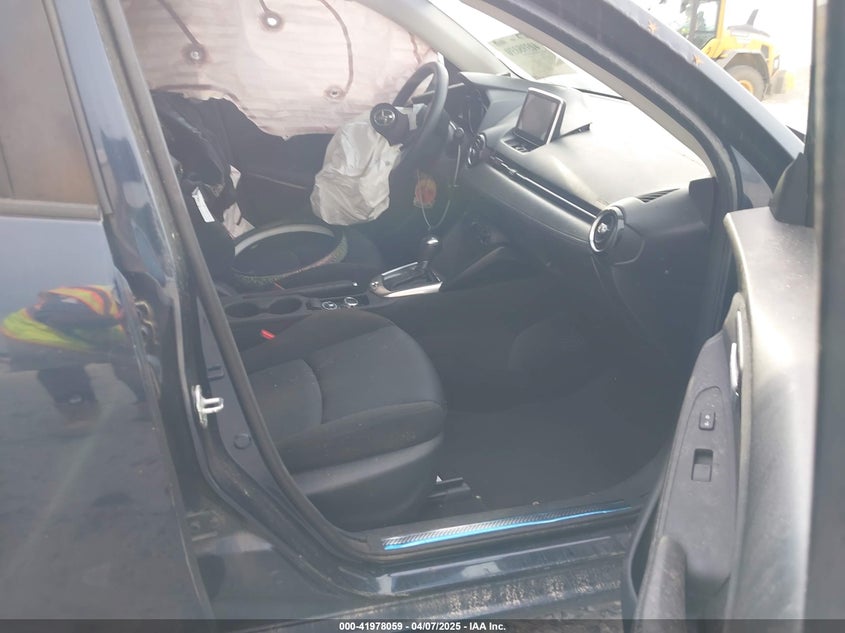 2016 SCION IA VIN: 3MYDLBZV1GY129384