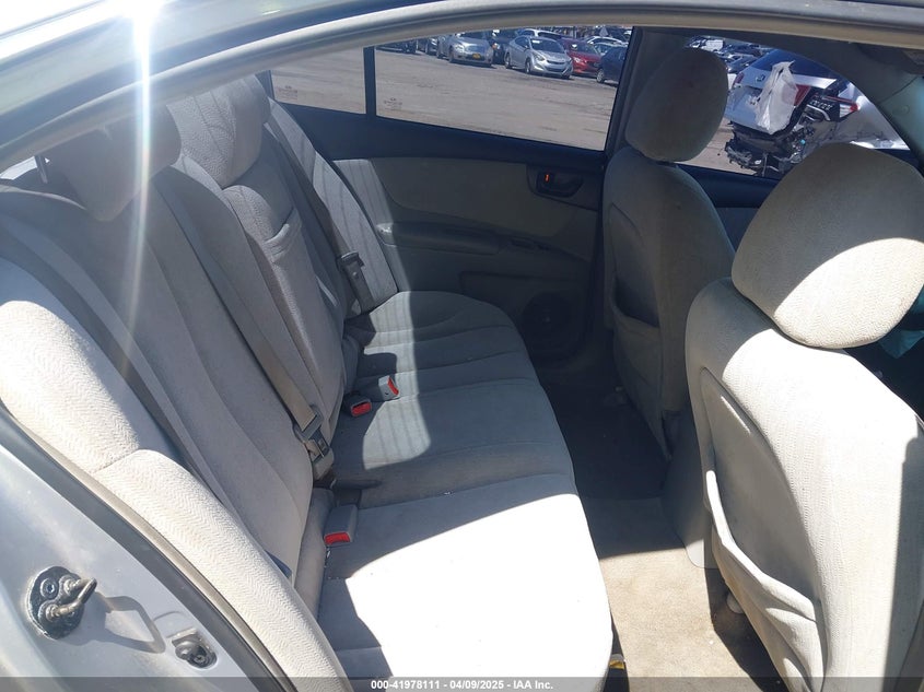 2006 KIA OPTIMA VIN: KNAGE123465048221