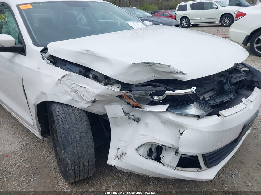 2014 VOLKSWAGEN JETTA VIN: 3VWD17AJ8EM211169