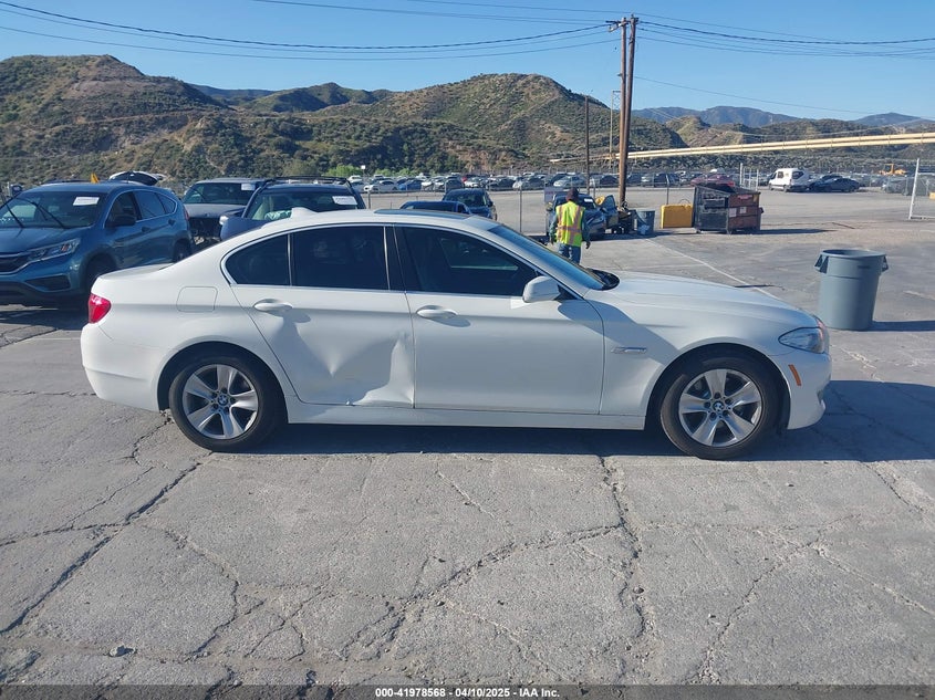 2011 BMW 528I VIN: WBAFR1C58BC746630