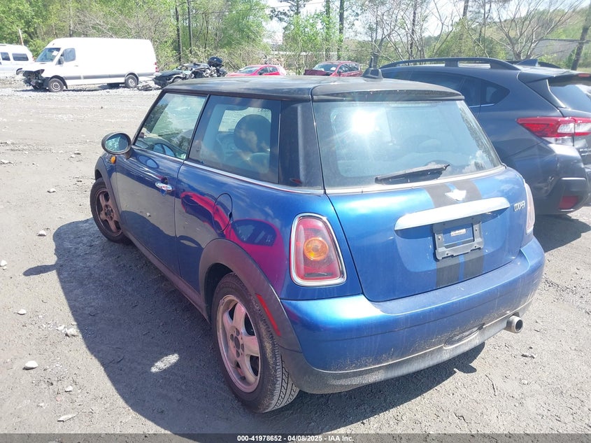 2008 MINI COOPER VIN: WMWMF33538TU67798