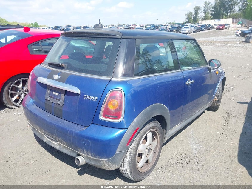 2008 MINI COOPER VIN: WMWMF33538TU67798