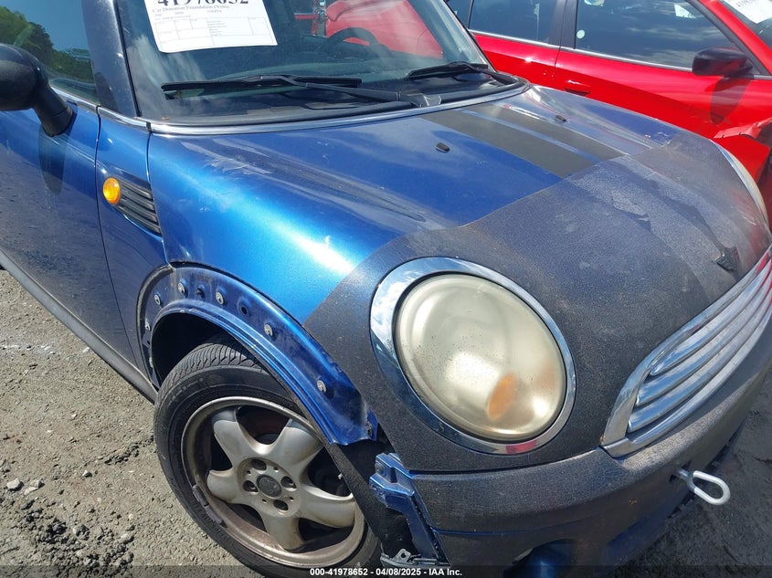 2008 MINI COOPER VIN: WMWMF33538TU67798