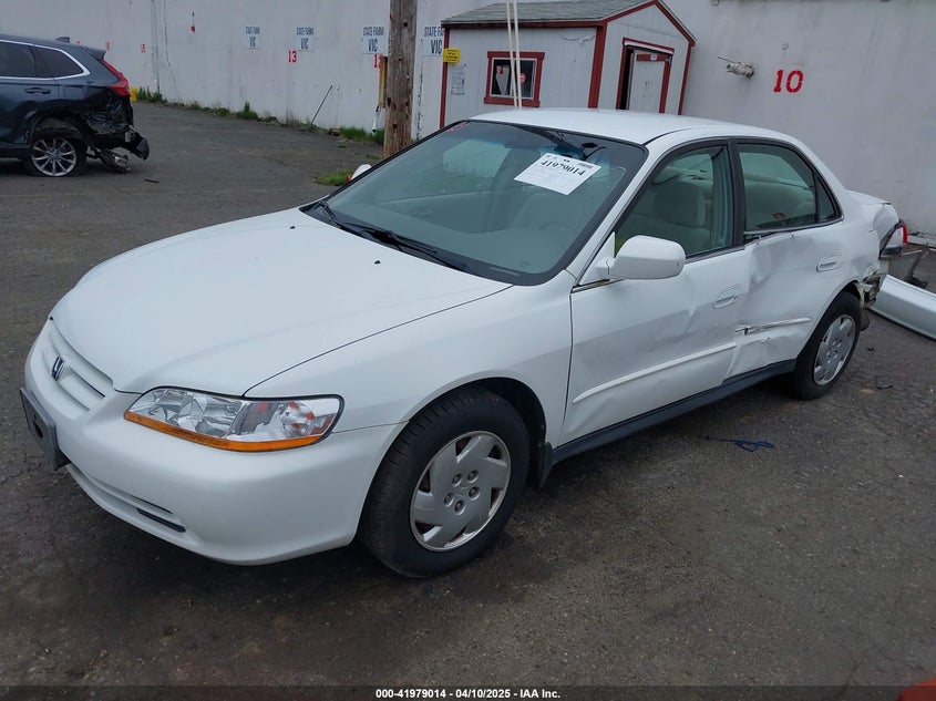 1HGCG16412A074065 2002 HONDA ACCORD photo no. 2