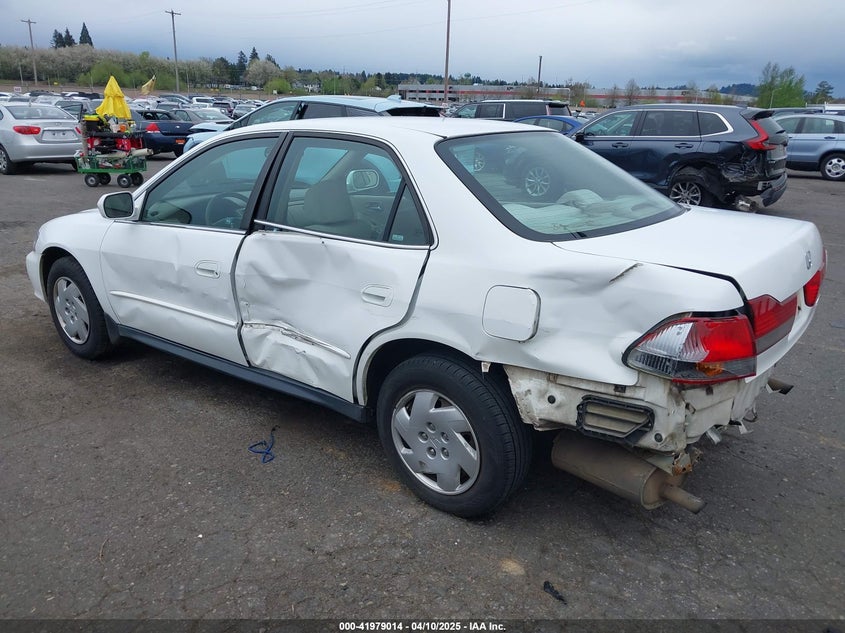 1HGCG16412A074065 2002 HONDA ACCORD photo no. 3
