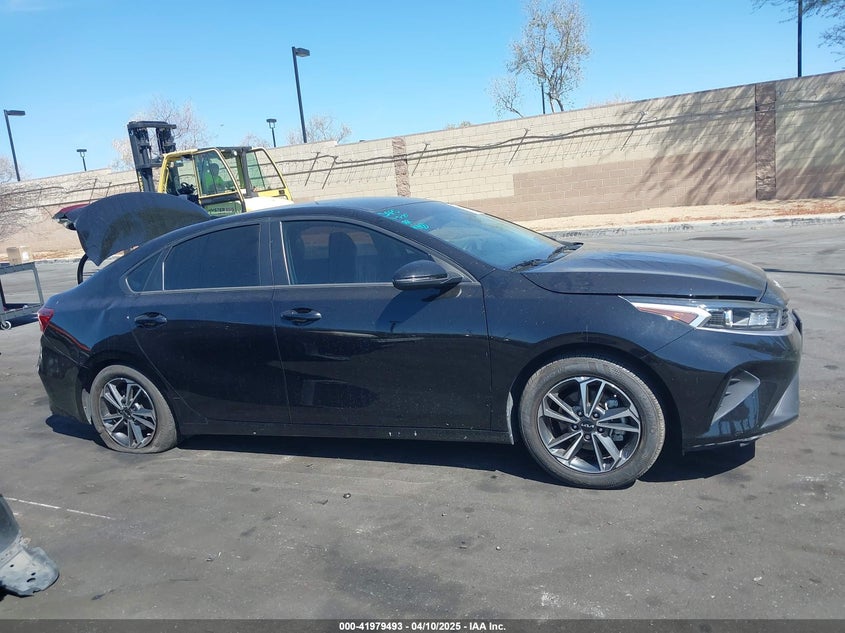 VIN 3KPF24AD0PE527776 2023 KIA FORTE LXS