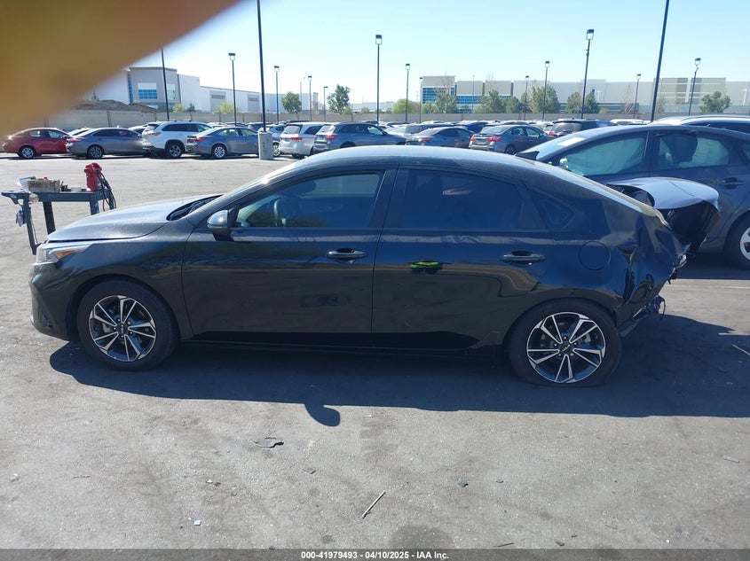 VIN 3KPF24AD0PE527776 2023 KIA FORTE LXS