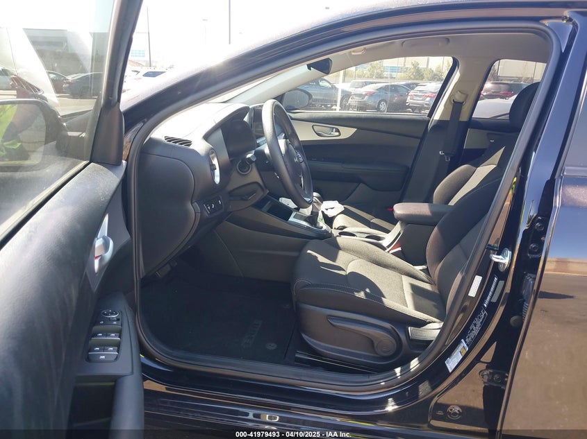VIN 3KPF24AD0PE527776 2023 KIA FORTE LXS
