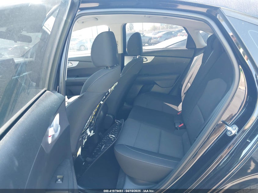 VIN 3KPF24AD0PE527776 2023 KIA FORTE LXS