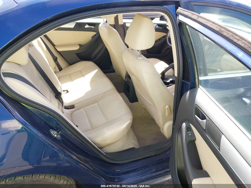 2013 VOLKSWAGEN JETTA HYBRID VIN: 3VW637AJ8DM227714