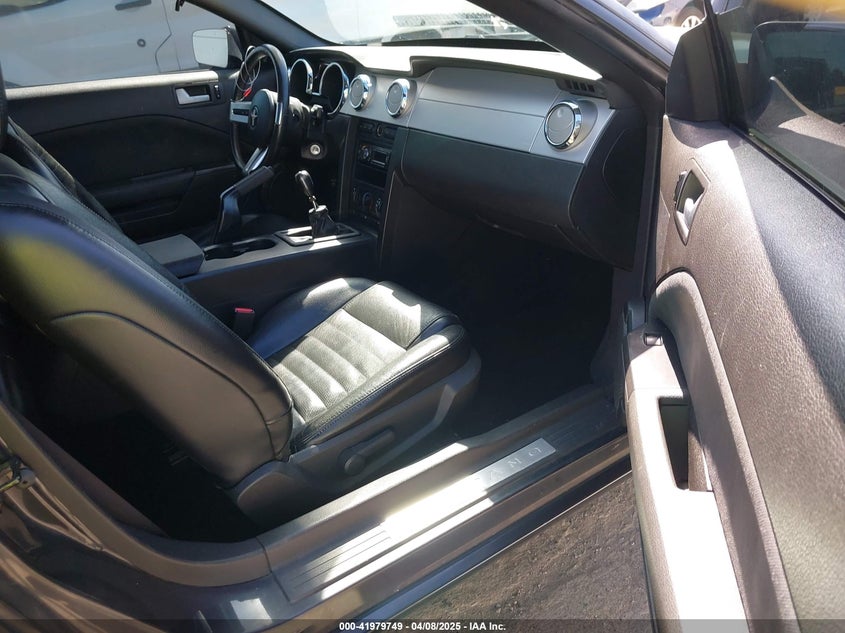 2007 FORD MUSTANG VIN: 1ZVFT82H175270870