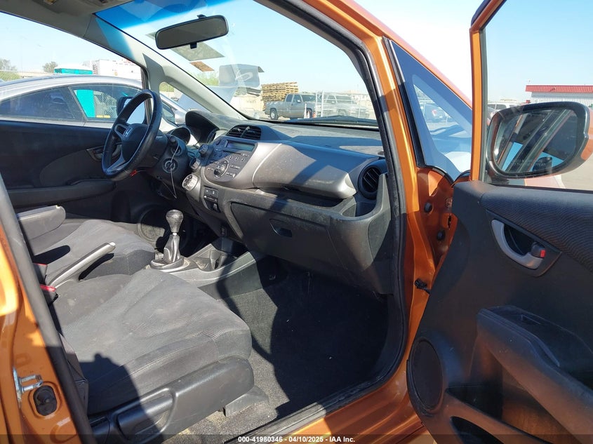 2011 HONDA FIT VIN: JHMGE8G54BC008151