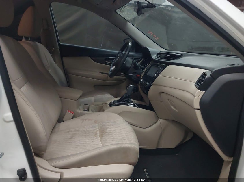 VIN KNMAT2MT4HP582960 2017 NISSAN ROGUE SV