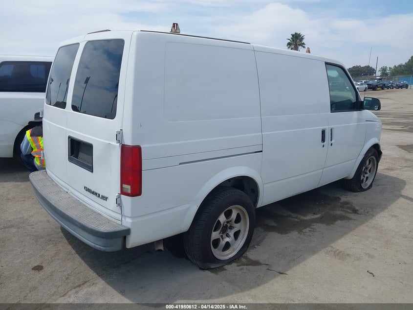 1GCDM19X03B132311 2003 CHEVROLET ASTRO photo no. 4