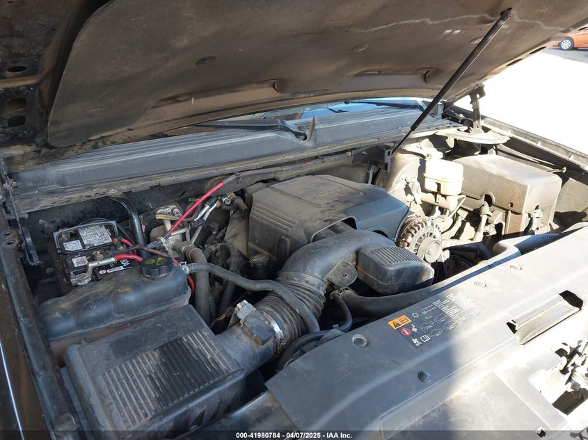 2011 CHEVROLET SUBURBAN 1500 VIN: 1GNSCJE06BR386573