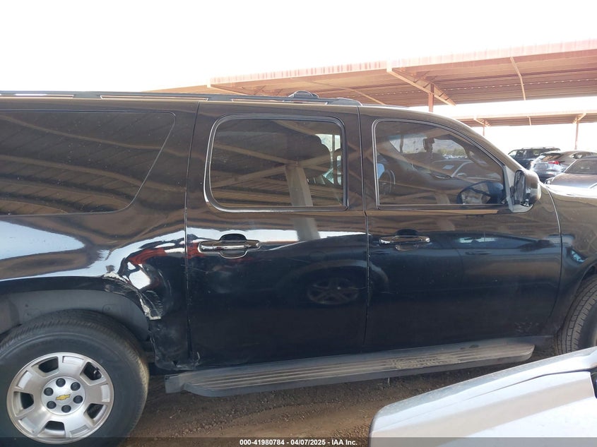 2011 CHEVROLET SUBURBAN 1500 VIN: 1GNSCJE06BR386573