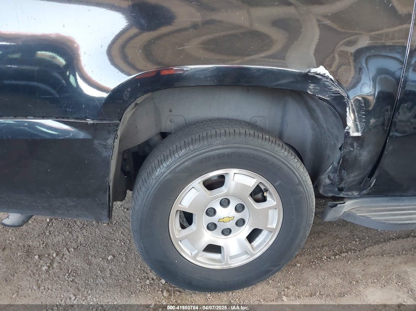 2011 CHEVROLET SUBURBAN 1500 VIN: 1GNSCJE06BR386573