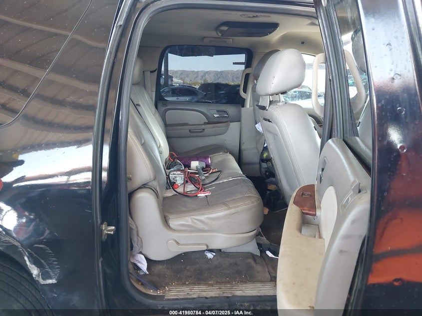 2011 CHEVROLET SUBURBAN 1500 VIN: 1GNSCJE06BR386573