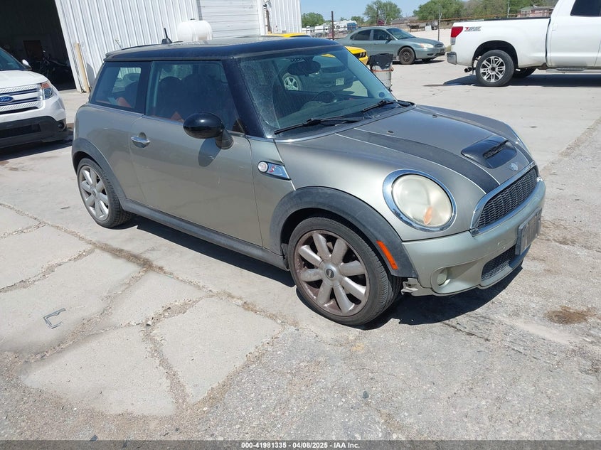2008 MINI COOPER S VIN: WMWMF73588TV33186