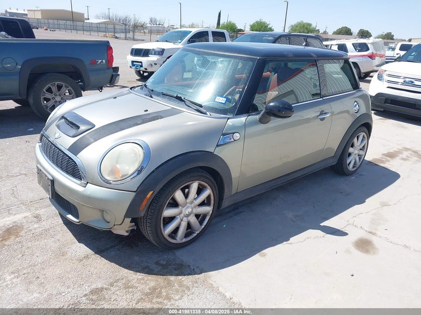 2008 MINI COOPER S VIN: WMWMF73588TV33186