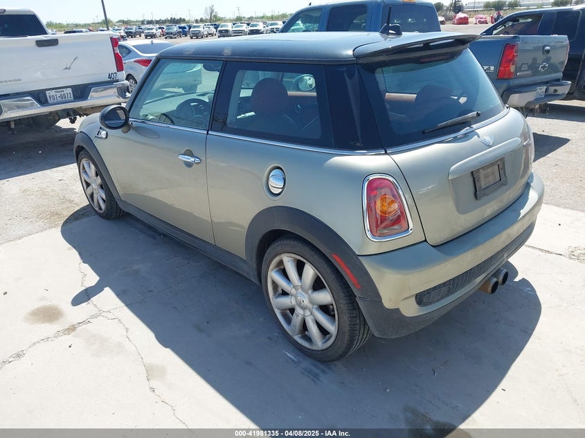 2008 MINI COOPER S VIN: WMWMF73588TV33186