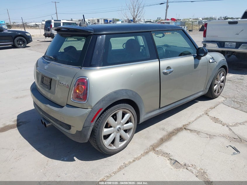 2008 MINI COOPER S VIN: WMWMF73588TV33186