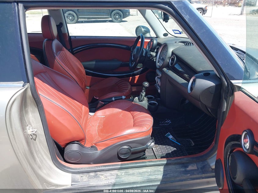 2008 MINI COOPER S VIN: WMWMF73588TV33186