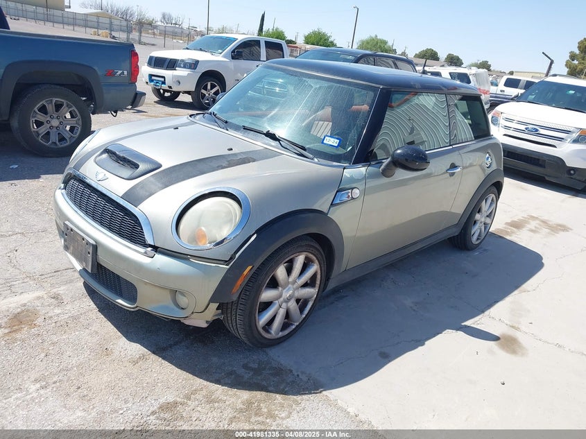 2008 MINI COOPER S VIN: WMWMF73588TV33186