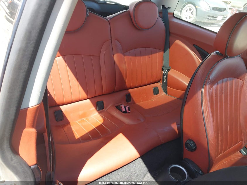 2008 MINI COOPER S VIN: WMWMF73588TV33186