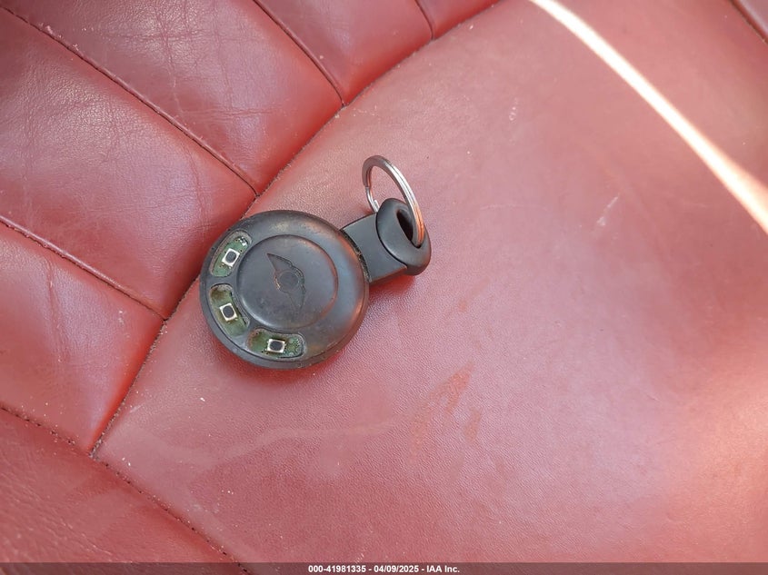 2008 MINI COOPER S VIN: WMWMF73588TV33186