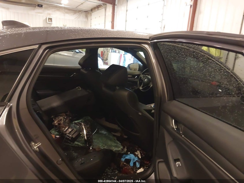 2018 HONDA ACCORD VIN: 1HGCV1F3XJA112632